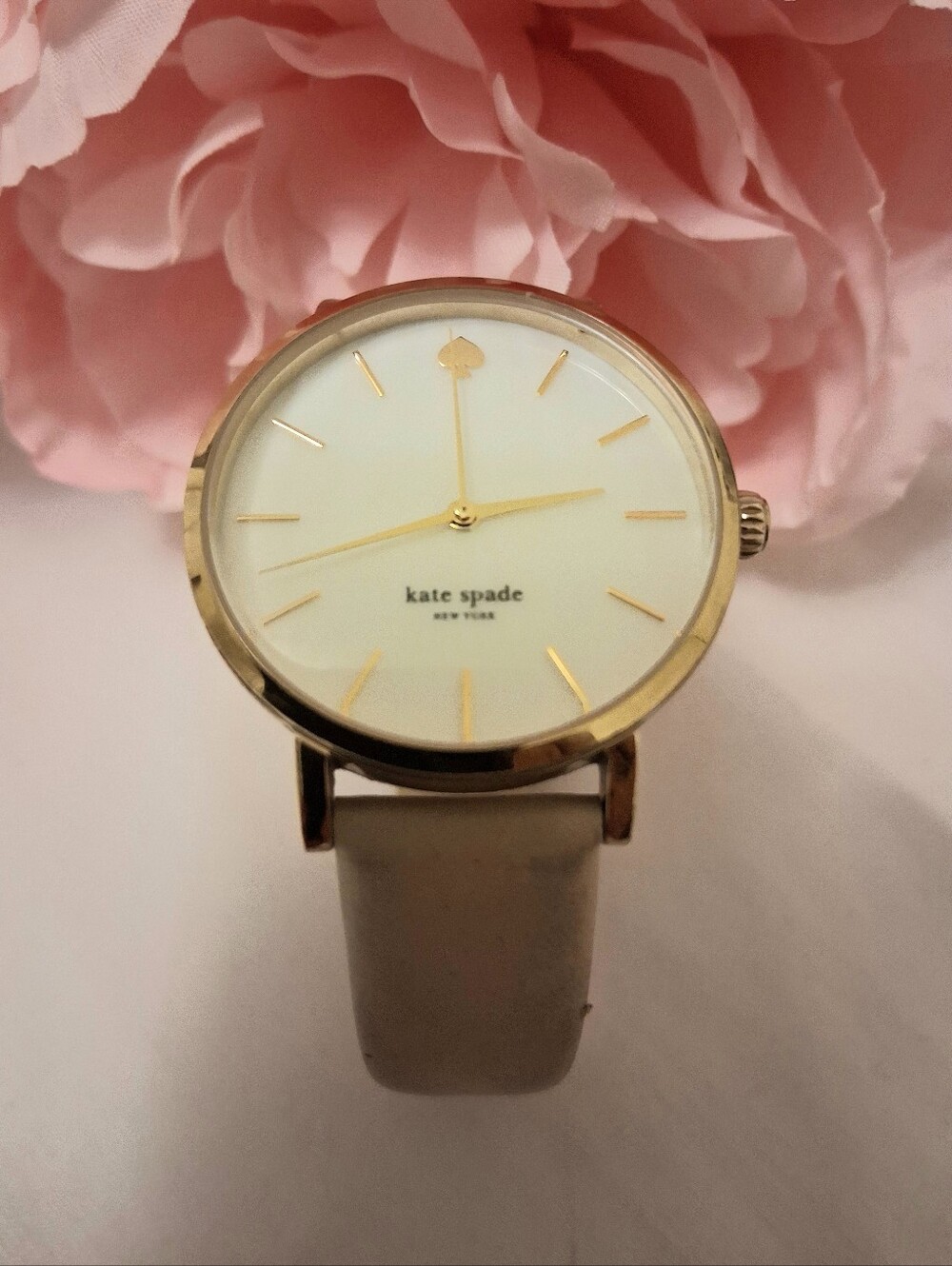 KATE SPADE GOLD-TONE CASE LEATHER CREAM STRAP WATCH